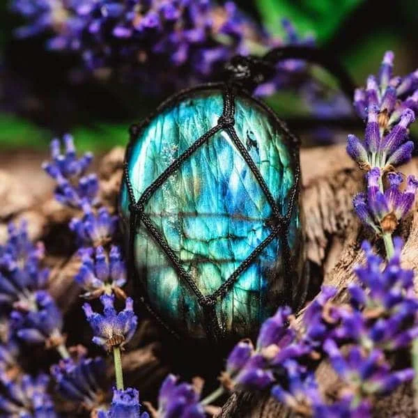 Best necklaces and pendants with glowing moonstone for an ethereal glow-Dragons Heart Labradorite Necklace