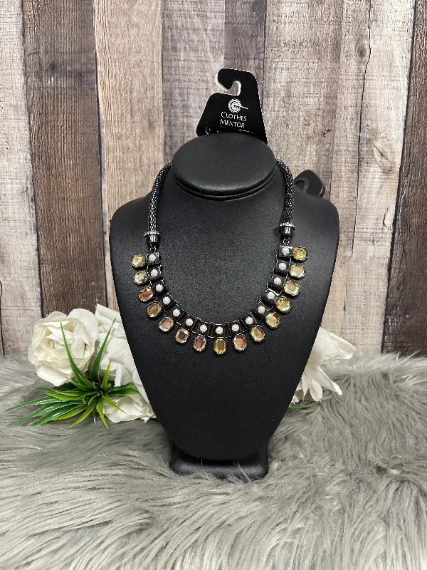 Best necklaces and pendants with layered designs for a chic, stacked look-Necklace Statement By Lia Sophia